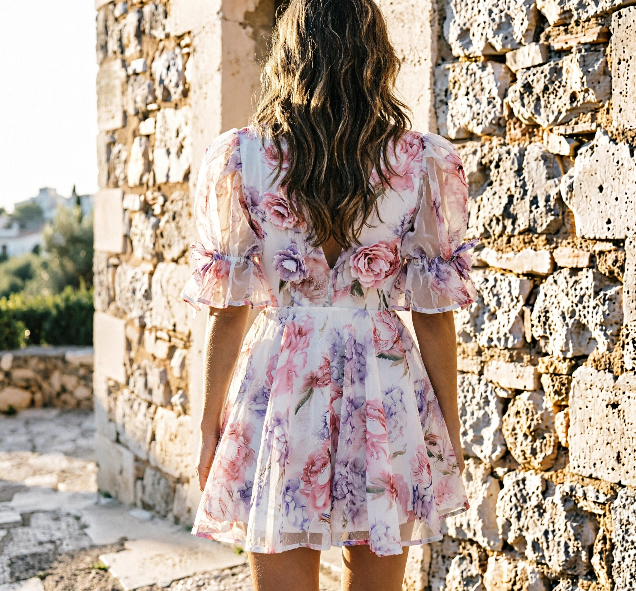 Vestido corto floral con flores 3D