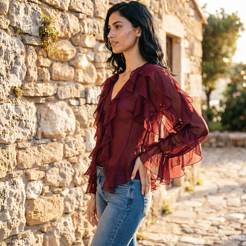 Blusa elegante con volantes en capas