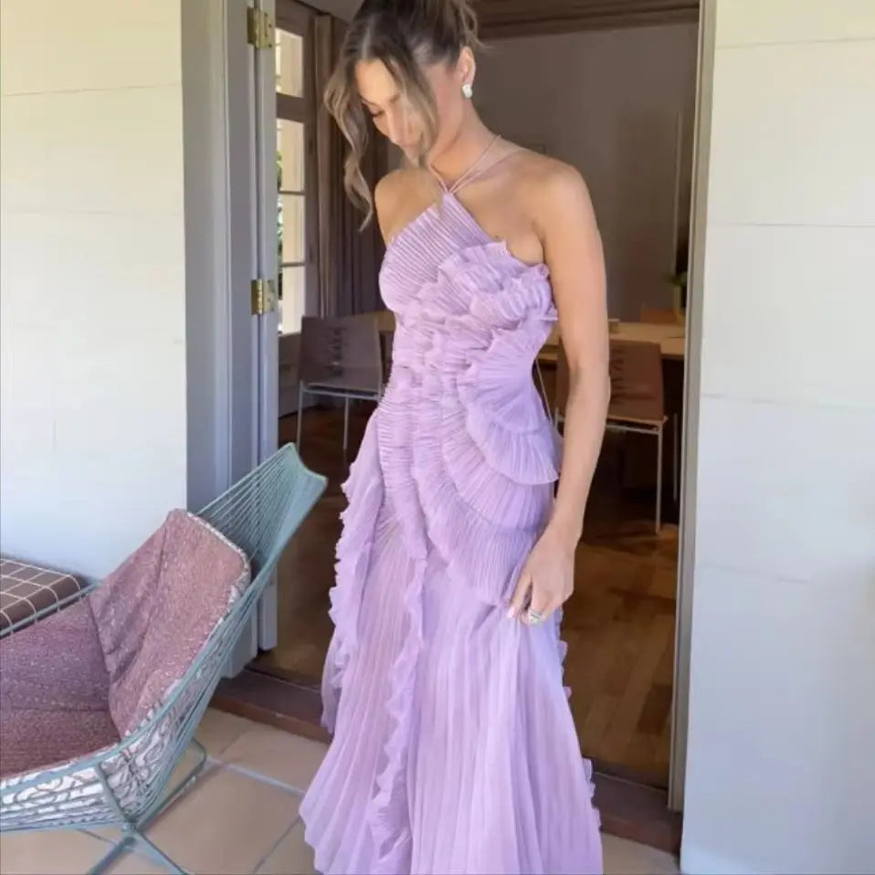 Vestido largo plisado con volantes halter