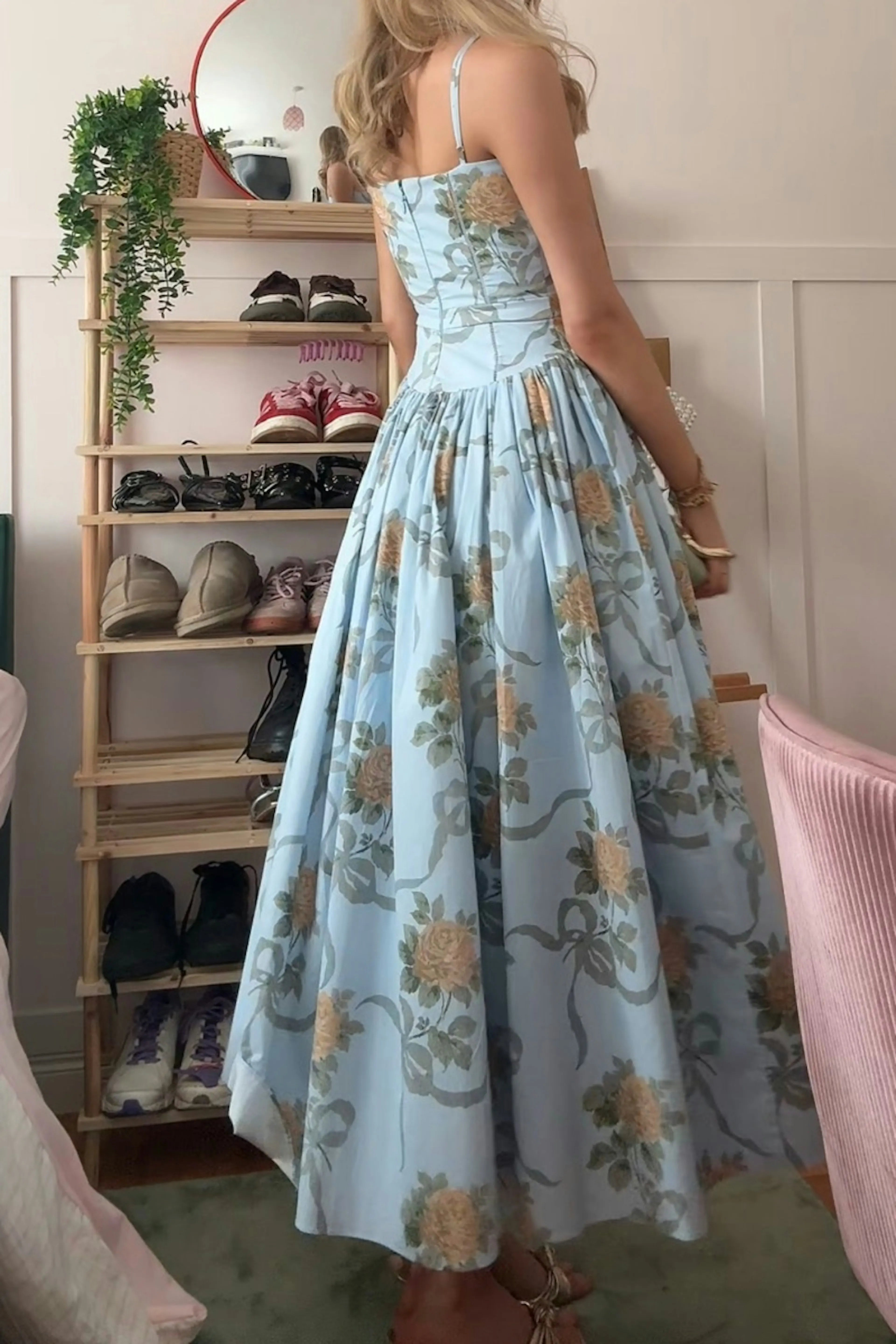 Vestido midi floral con tirantes boho