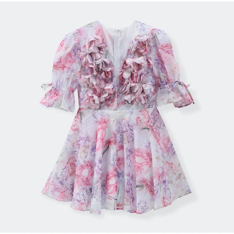 Vestido corto floral con flores 3D