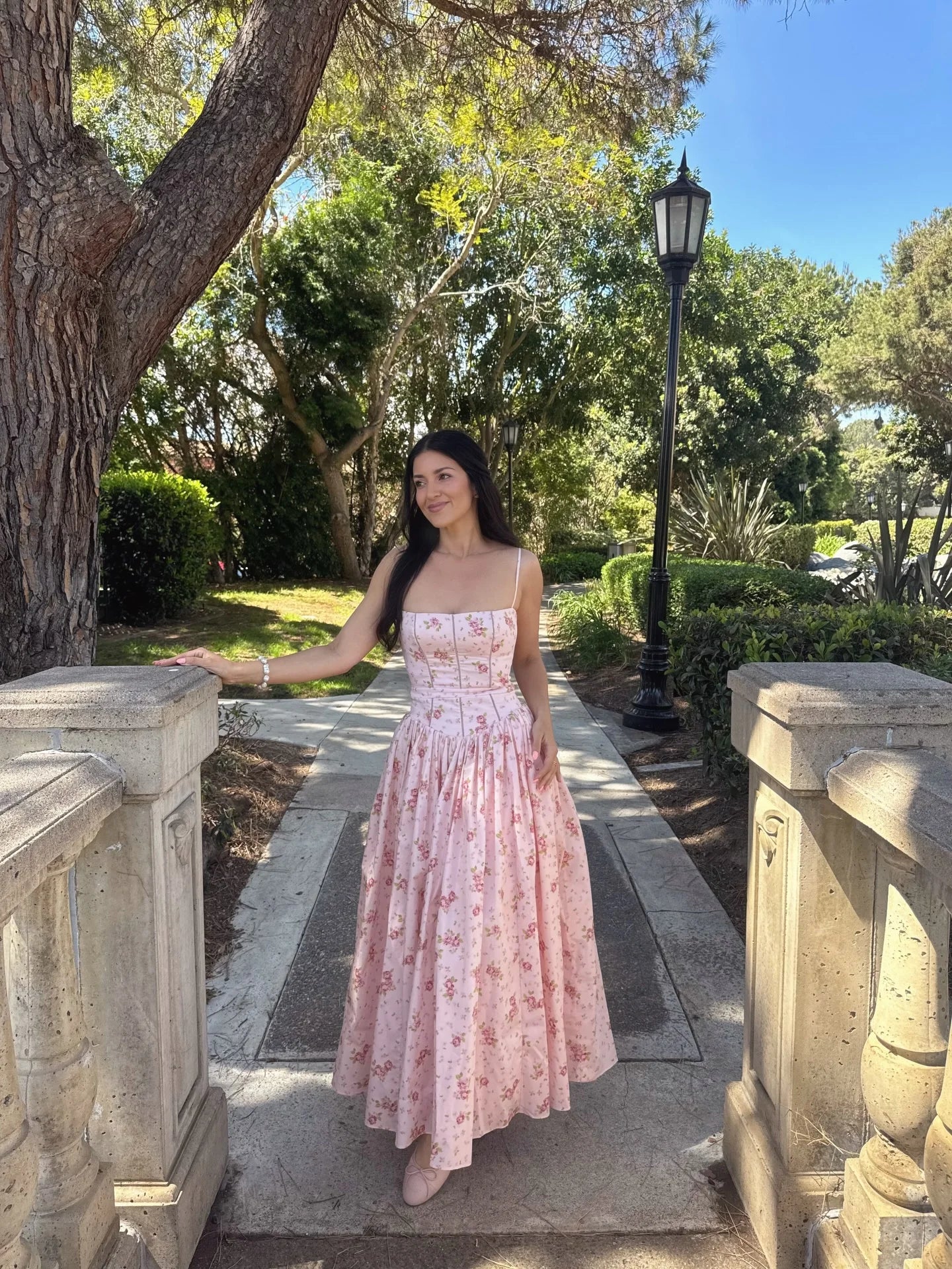 Vestido midi floral con corset