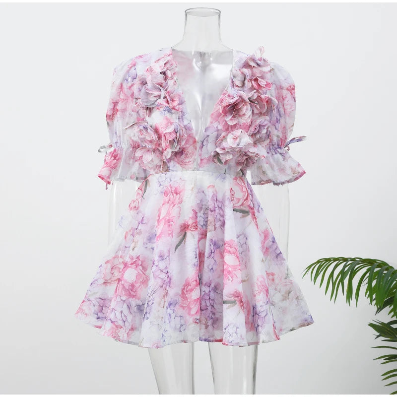 Vestido corto floral con flores 3D