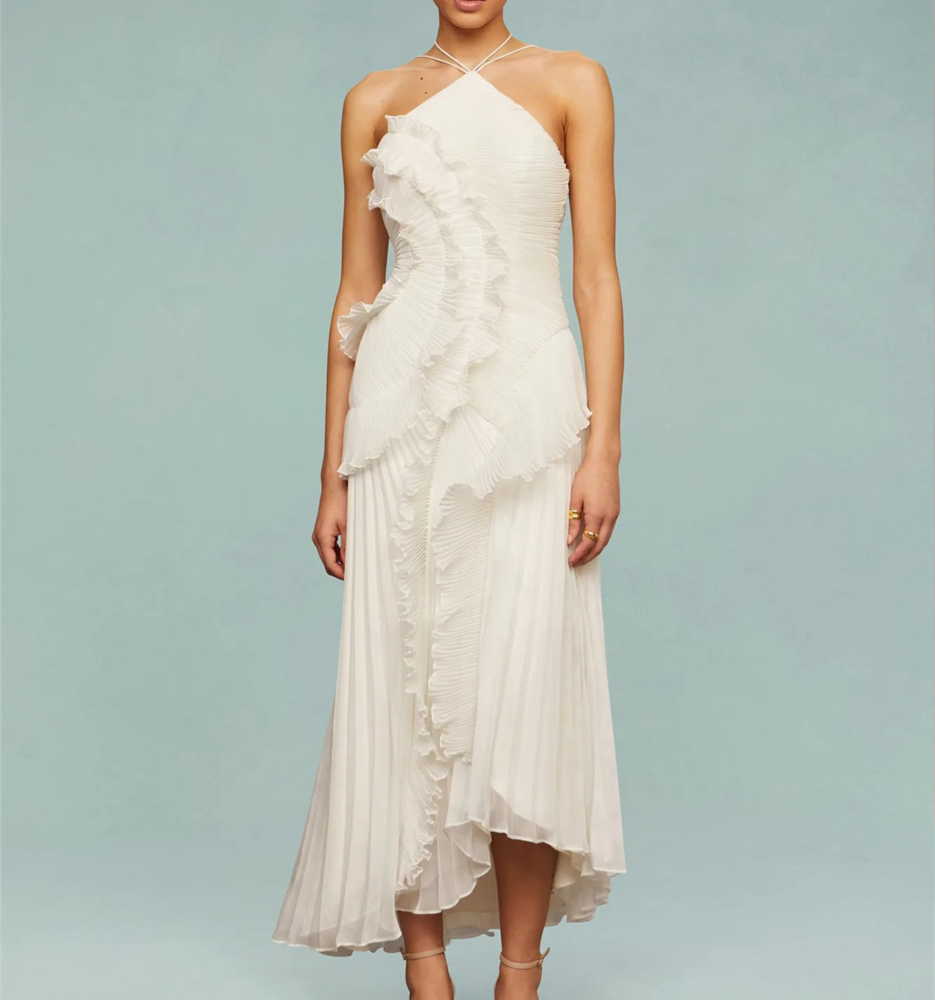 Vestido largo plisado con volantes halter